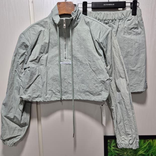 (세일)(새상품)아날로그걸 크롭 바람막이 셋업 민트그레이