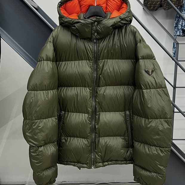 프라다 삼각로고 나일론 후드 패딩