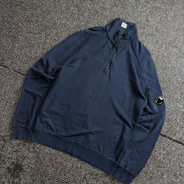 Cp company 씨피컴퍼니 렌즈 와펜 반집업 맨투맨 3015