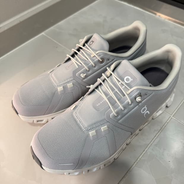 온러닝 클라우드6 글래시어화이트 9사이즈