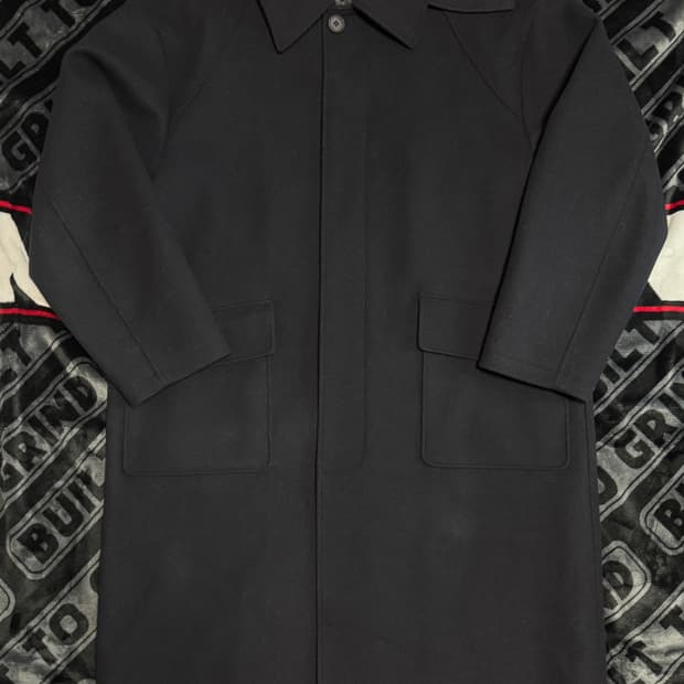 키뮤어 서플러스 울 세미 오버 핏 발마칸 코트 네이비