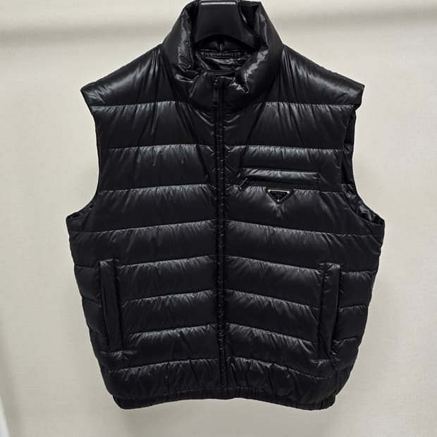 프라다 패딩 조끼 50사이즈 100 판매