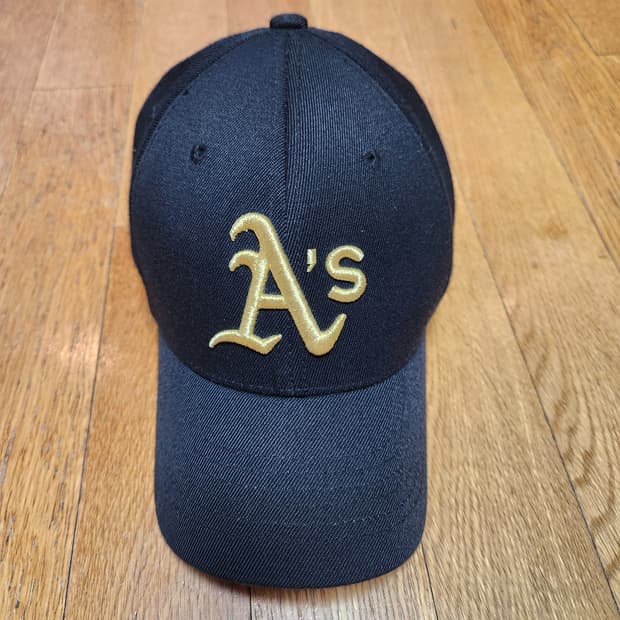 🧢 [MLB] 오클랜드 A's 골드 자수 볼캡 (XS-S)
