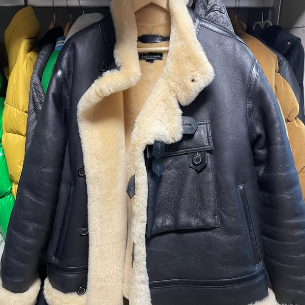 이스트로그 모터사이클 변요한 무스탕 (L)