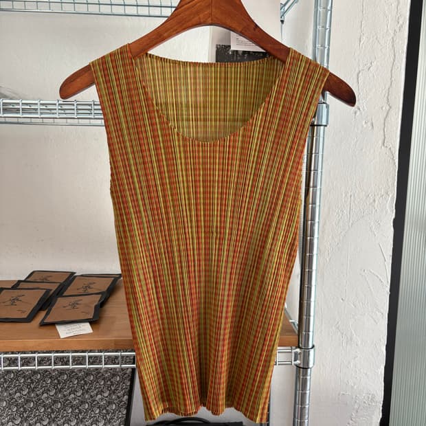 Pleats please