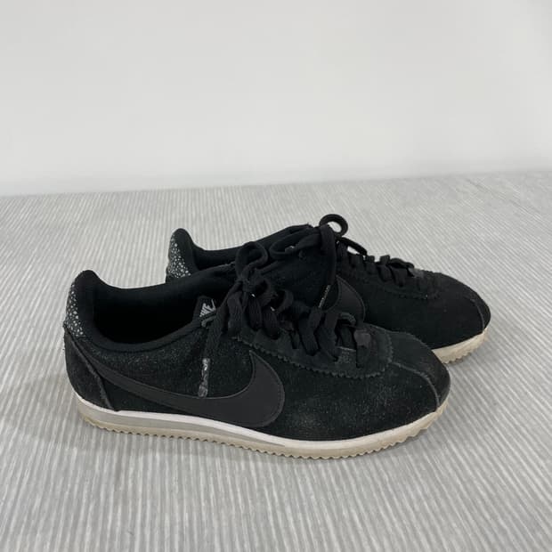 694) 나이키 클래식 코르테즈 스니커즈 245mm