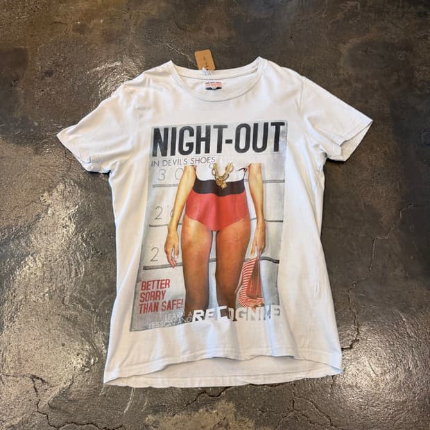 Night out 그래픽 반팔티 L