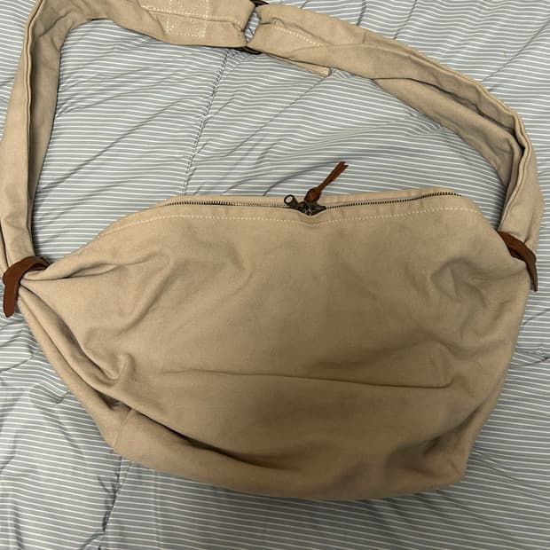 캐피탈 호버백 카나리