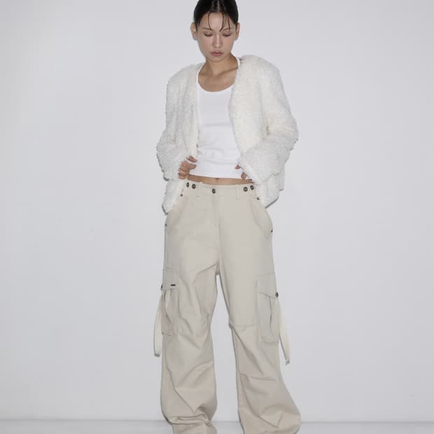 이네기 Archive Strap Cargo Pants (beige)