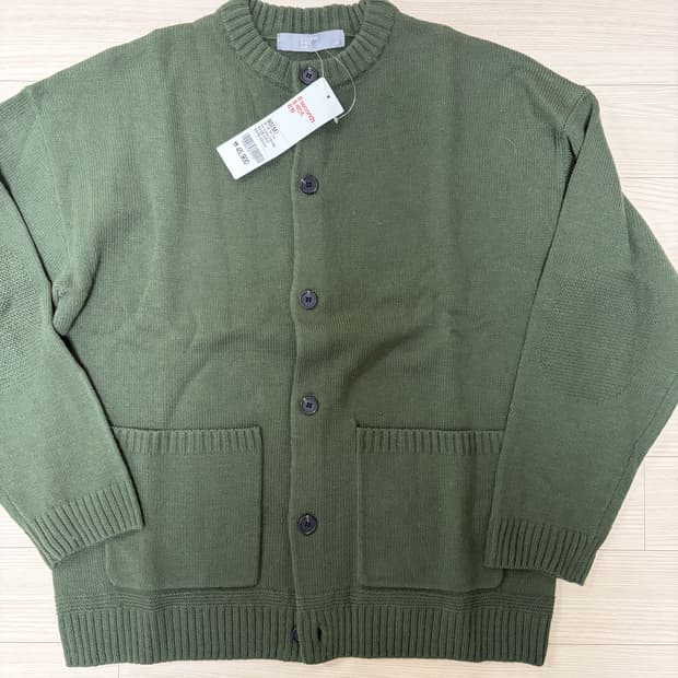 에잇세컨즈 카키 라운드넥 니트 집업