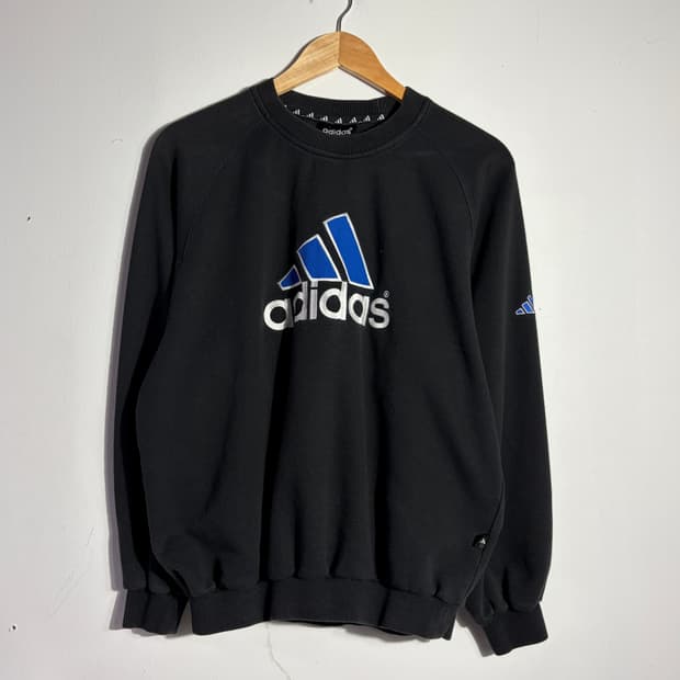 아디다스  블랙 맨투맨 (무료배송)