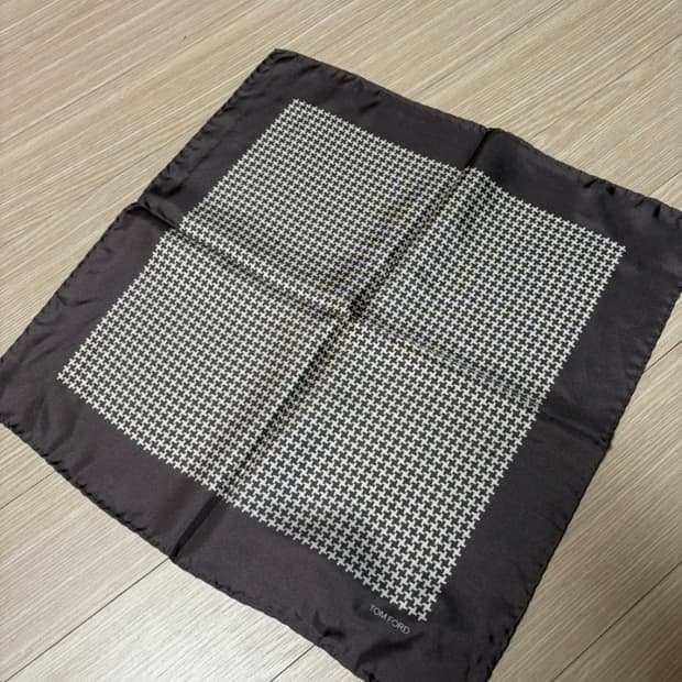 톰포드 실크 포켓스퀘어