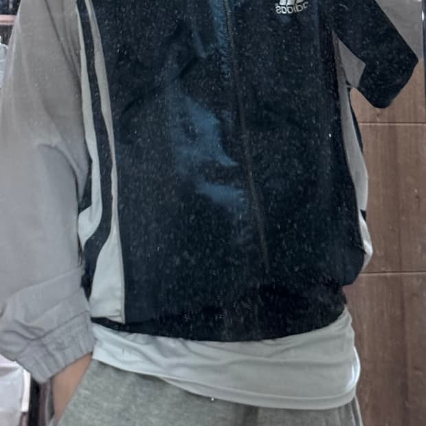 착샷 o) 아디다스 올드스쿨 바람막이 XL 팝니다