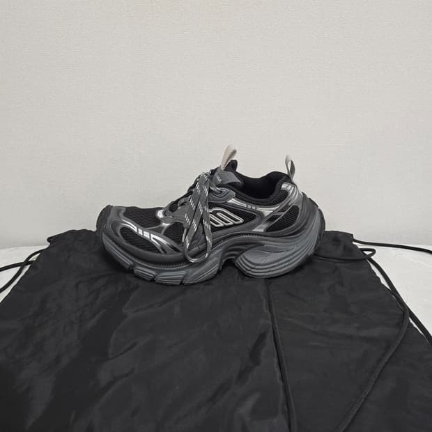 발렌시아가 6xl 스니커즈 44사이즈 판매