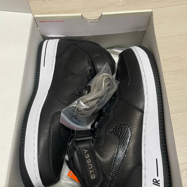 나이키 스투시 흑뱀 포스 미드