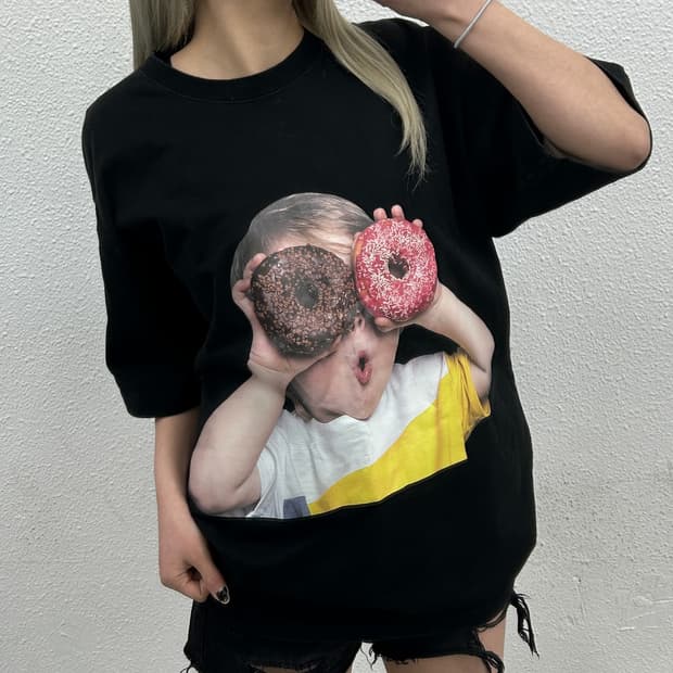 아크메드라비 도넛소년 블랙 반팔티 1