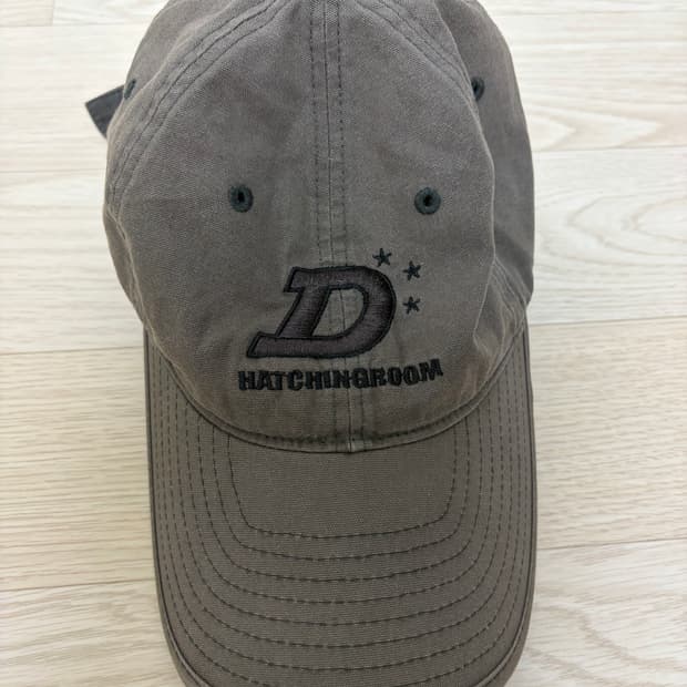 해칭룸 x 디키즈 볼캡 머드브라운