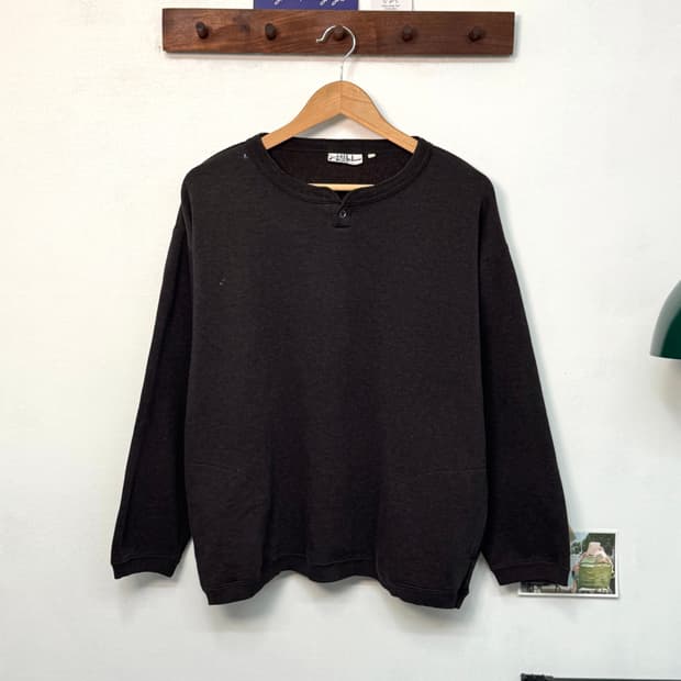 Brown Henley neck sweat shirt/T97