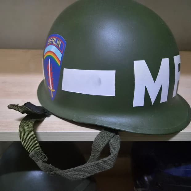 오리지널 미군 헌병 M1 베를린여단 헬멧+케블라 내피