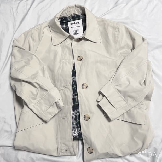 바버 알렉사청 트렌치 코트