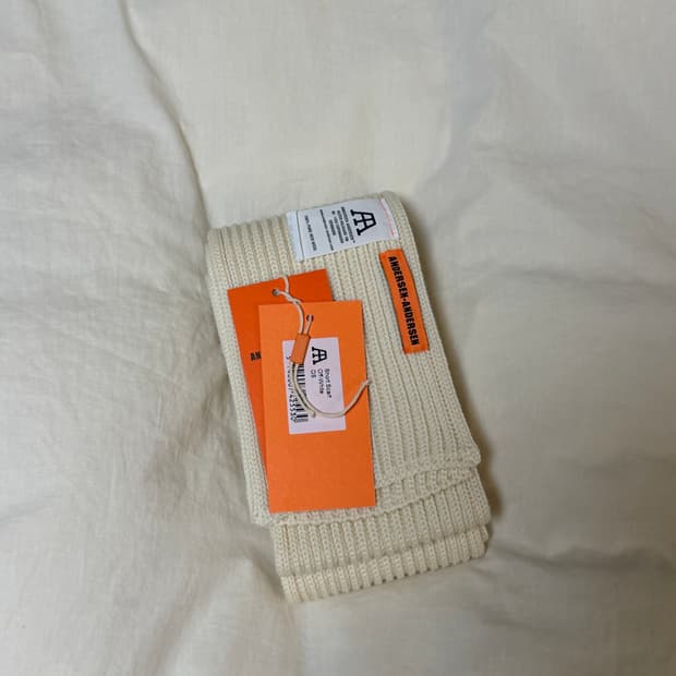 안데르센 숏 머플러 오프화이트 새상품