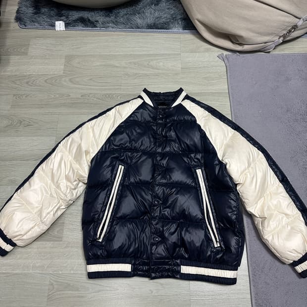 이스트로그 바시티 패딩