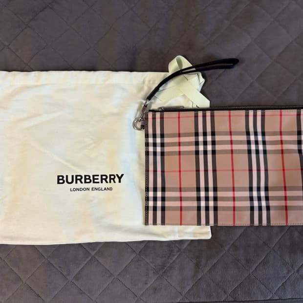버버리 클러치백