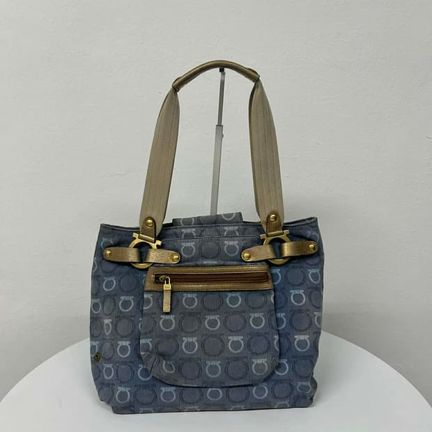 페라가모 간치니 스트랩 캔버스 숄더 토트백