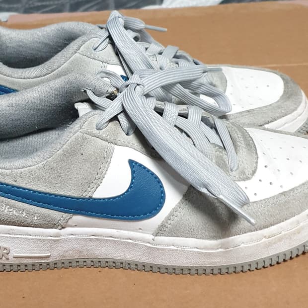 나이키 에어포스1 애슬레틱 스모크 그레이 마리나 스니커즈 (225)