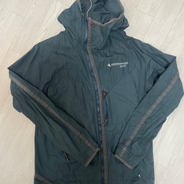 클라터뮤젠 안수르 후디 자켓