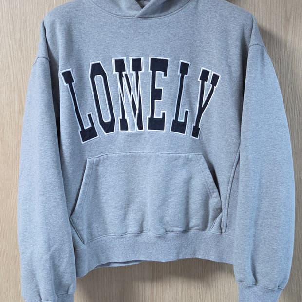 (착샷) 노앙 후드 티셔츠 NOHANT