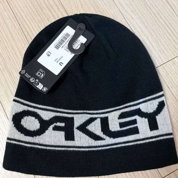 오클리 블랙 화이트 로고 비니