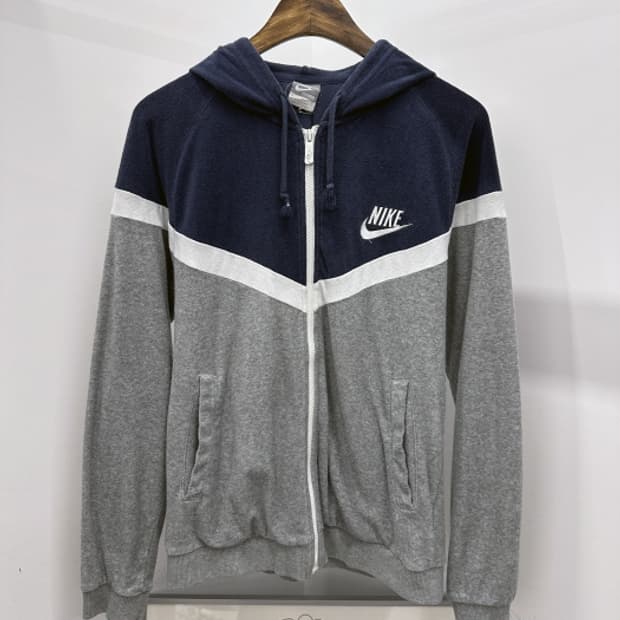 NIKE (M)