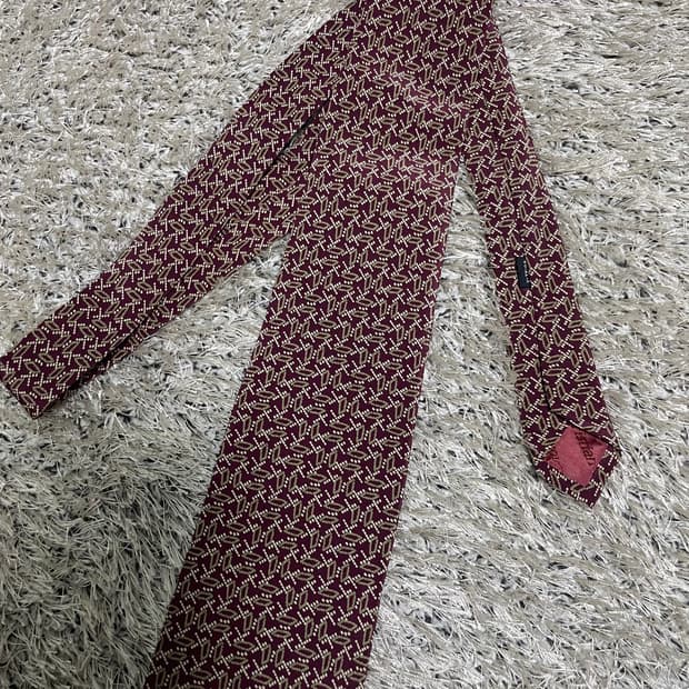디올 넥타이