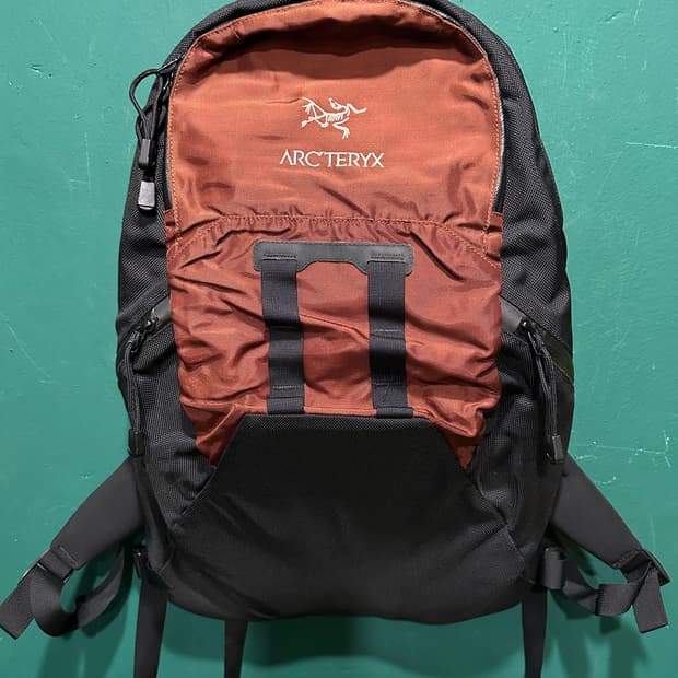 아크테릭스 브라운 백팩