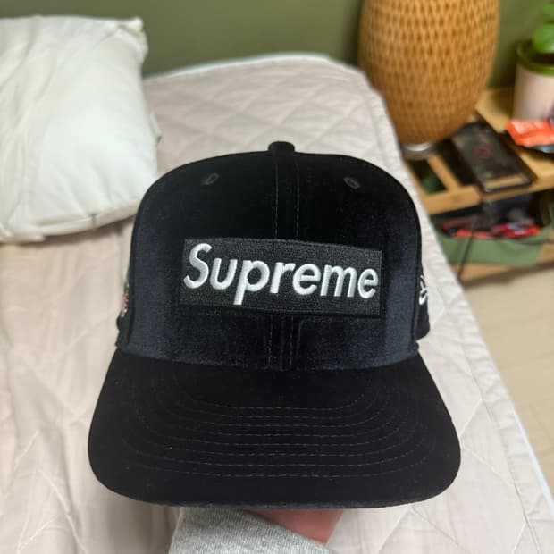 슈프림 뉴에라 캡 59.6