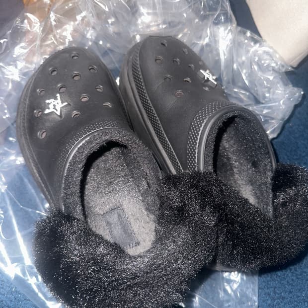 크록스 스톰프 라인드 클로그 230