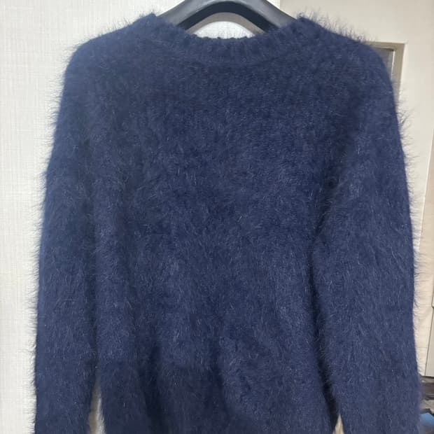 네이비 퍼 니트