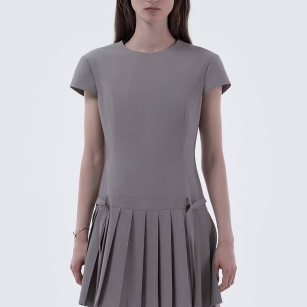 백보우 플리티드 드레스 (애쉬베이지)