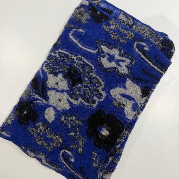 해칭룸 플로럴 자카드 머플러 블루