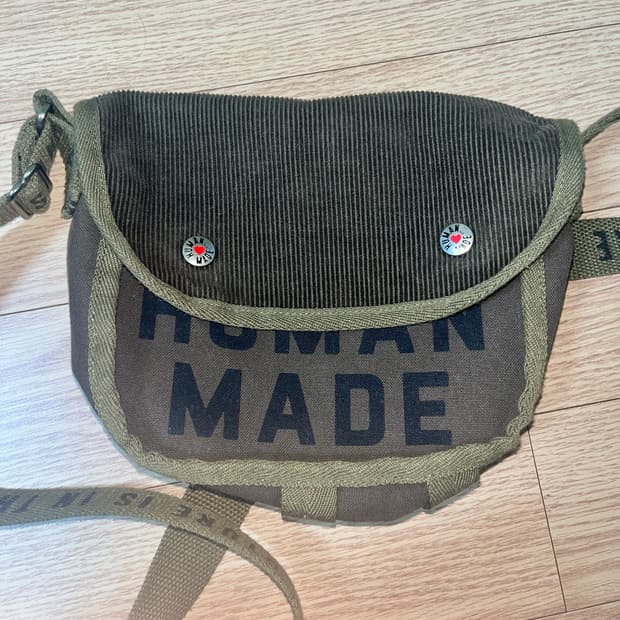 휴먼메이드 크로스백 