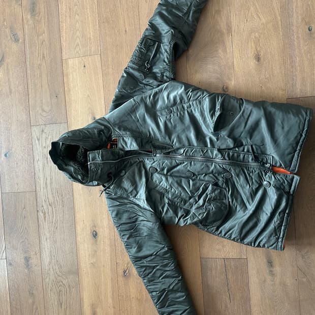 알파인더스트리 XL N3B 올리브 그린 컬러 판매합니다.