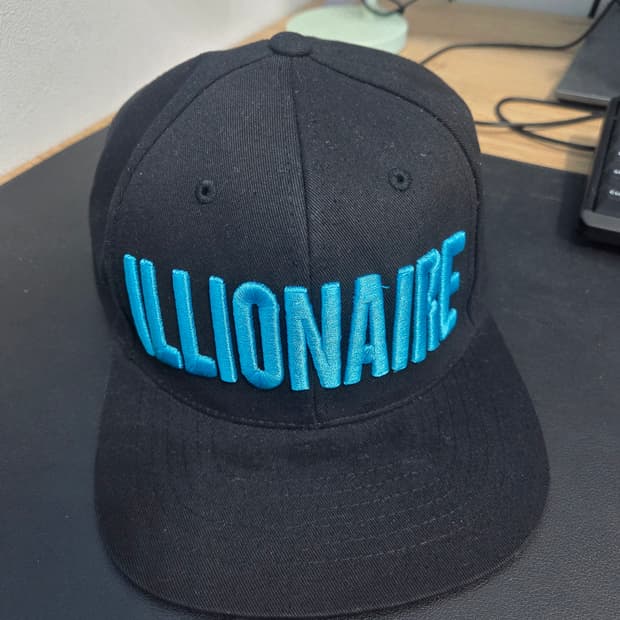 일리네어 스냅백