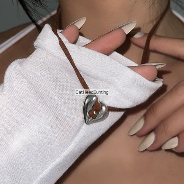 하트 스웨이드 스트랩 목걸이 미착용 새상품