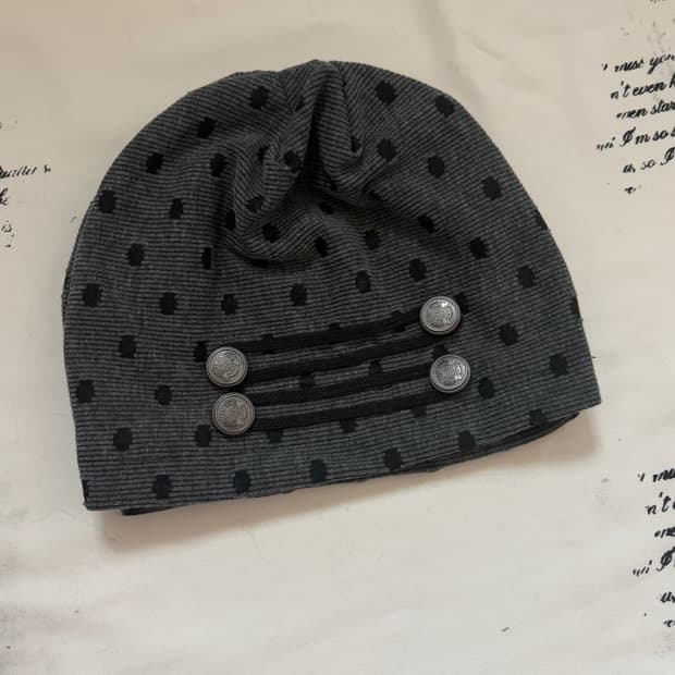 • dot Napoleon Burton  Beanie