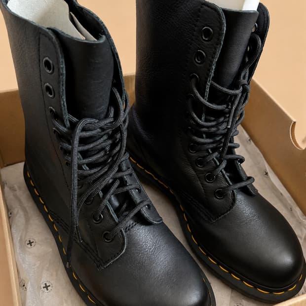 Dr. Martens 닥터마틴 1490 10홀 240