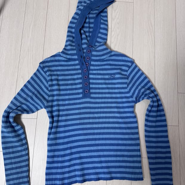 sinoon 스트라이프 후드니트 판매합니다 