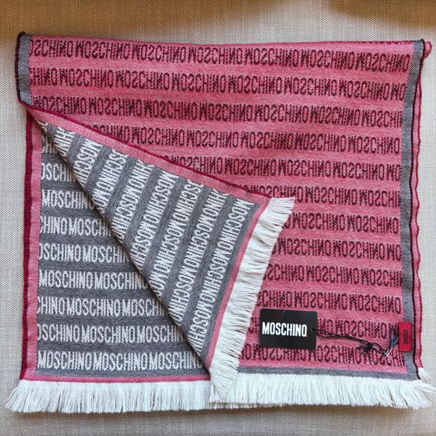 (새상품) 모스키노(Moschino)의 모노그램 로고 패턴 스카프