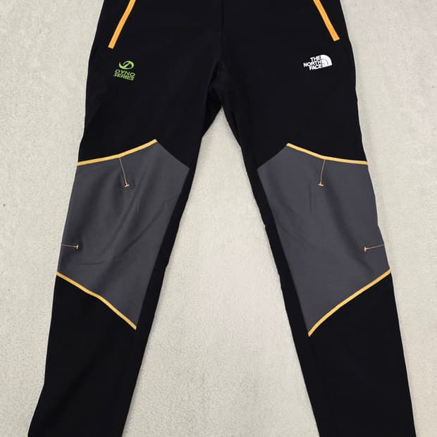 노스페이스 여성 아웃도어바지.새상품급.   
싸이즈 26