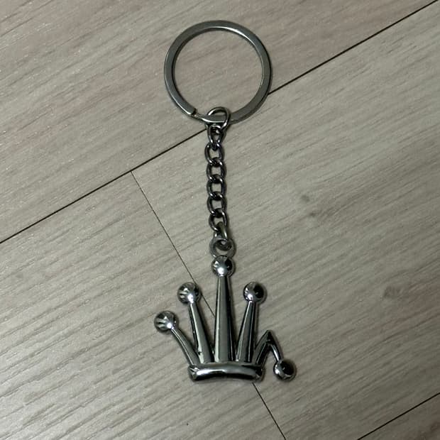 스투시 메탈 벤트 크라운 키체인 실버